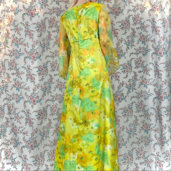 Vintage 70s yellow floral empire waist maxi dress with handkerchief sleeves - Picture 4 of 6